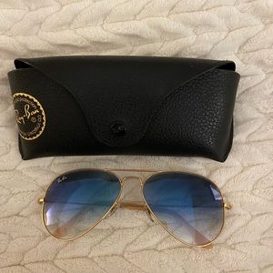 Ray ban aviators, blue lense. Gold frame